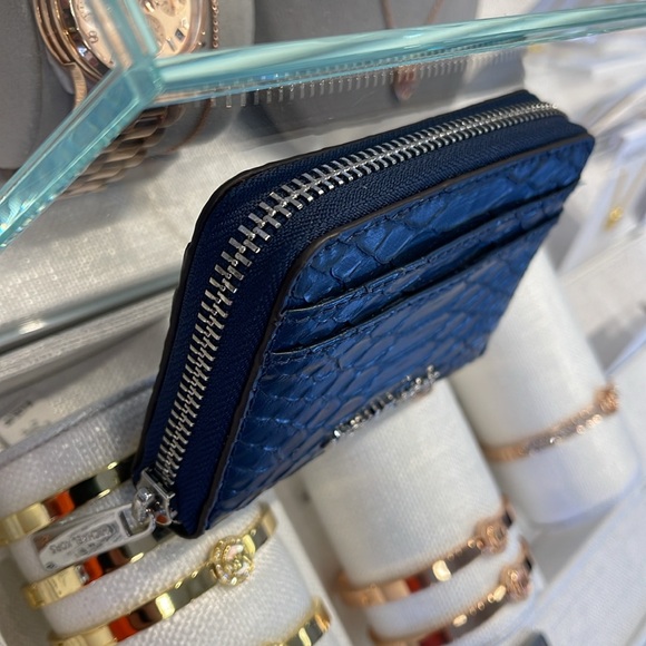 Michael Kors Women Medium Zip Around Card Case Coin Pouch Wallet Navy
NWT - Picture 3 of 16